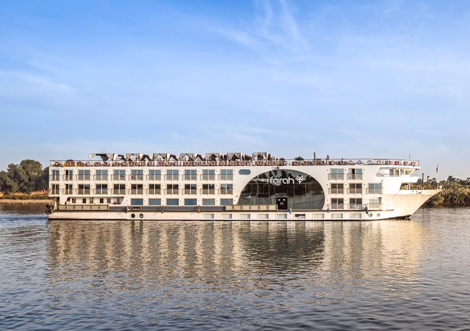 Nile cruise vs. land tour Egypt