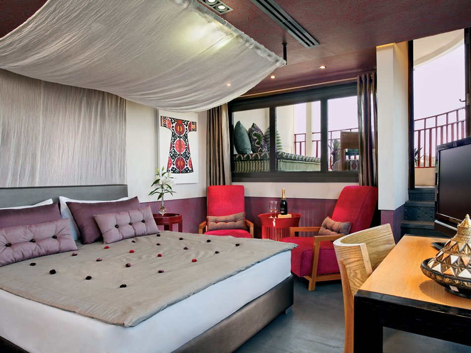 Movenpick SB Feddya Dahabiya Nile Cruise Panorama Suite