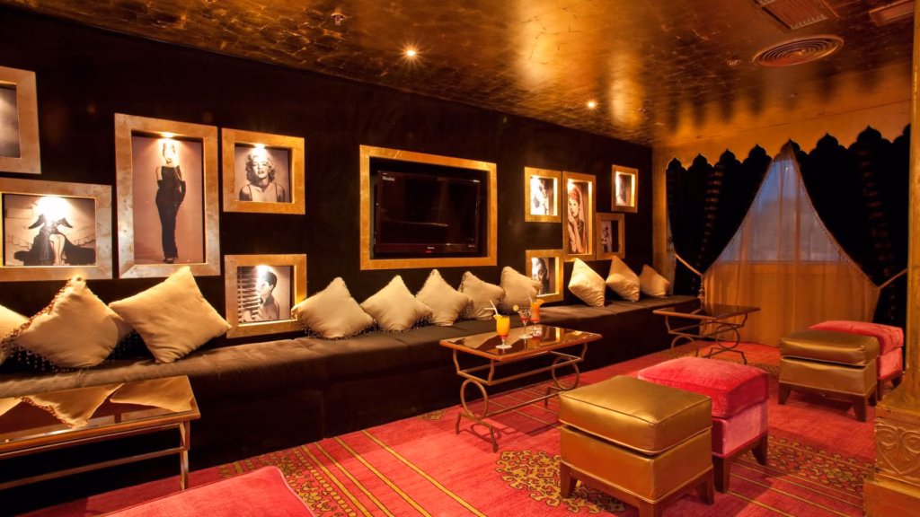 African Dreams Lake Cruise Lounge
