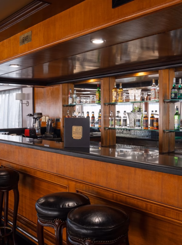 Commodore Nile Cruise Lounge Bar