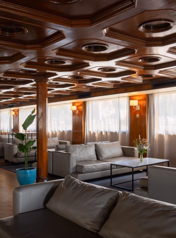 Nile Plaza Nile Cruise Lounge Bar